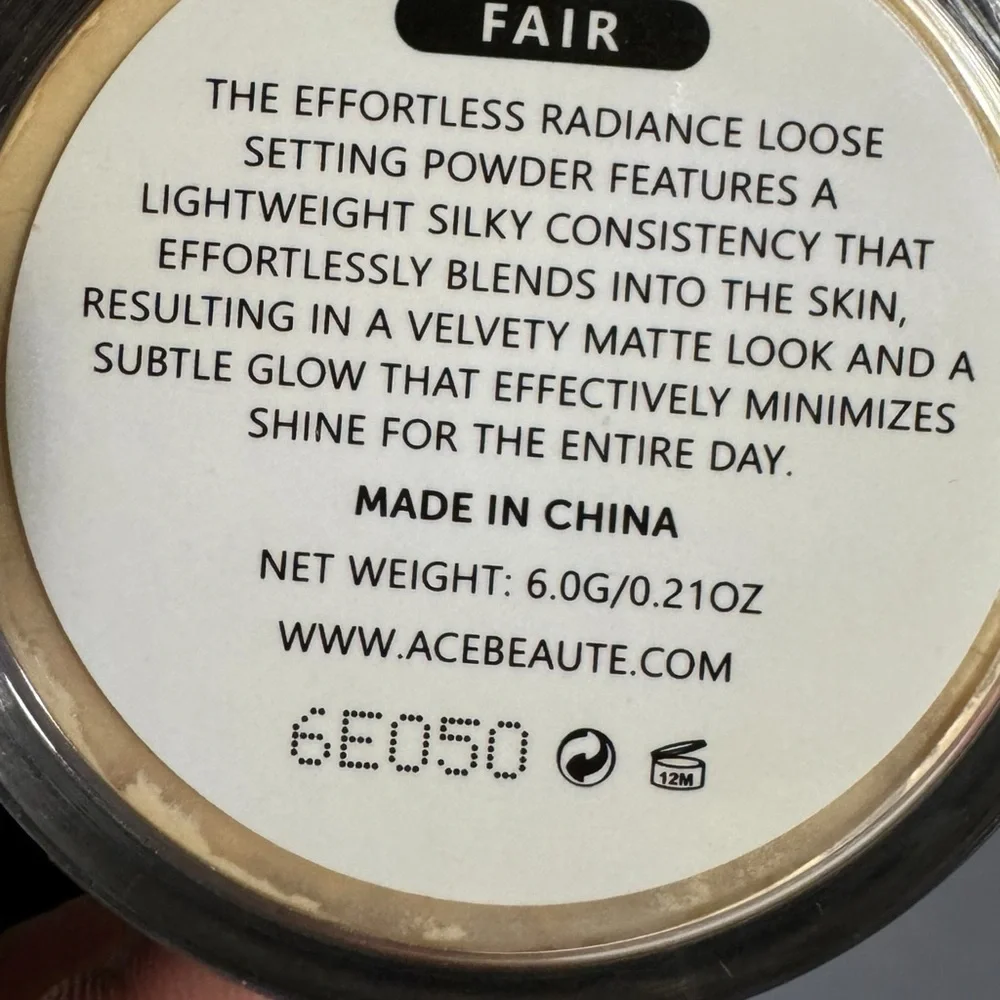 ACE BEAUTE Effortless Radiance Loose Setting Powder- FAIR. New in Box